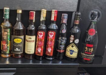 8 fľaše vino a liker