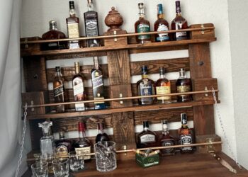 Predám barový pultik paletu s kvalitným alkoholom whisky