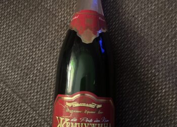 Predám Šumivé červené víno Krymská perla 2008